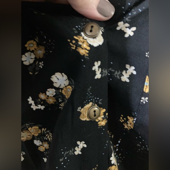 NWT - No Boundaries juniors size S (3-5) button-down, tie-front blouse - Picture 4 of 7